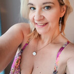 Curvy AnneMarie Free